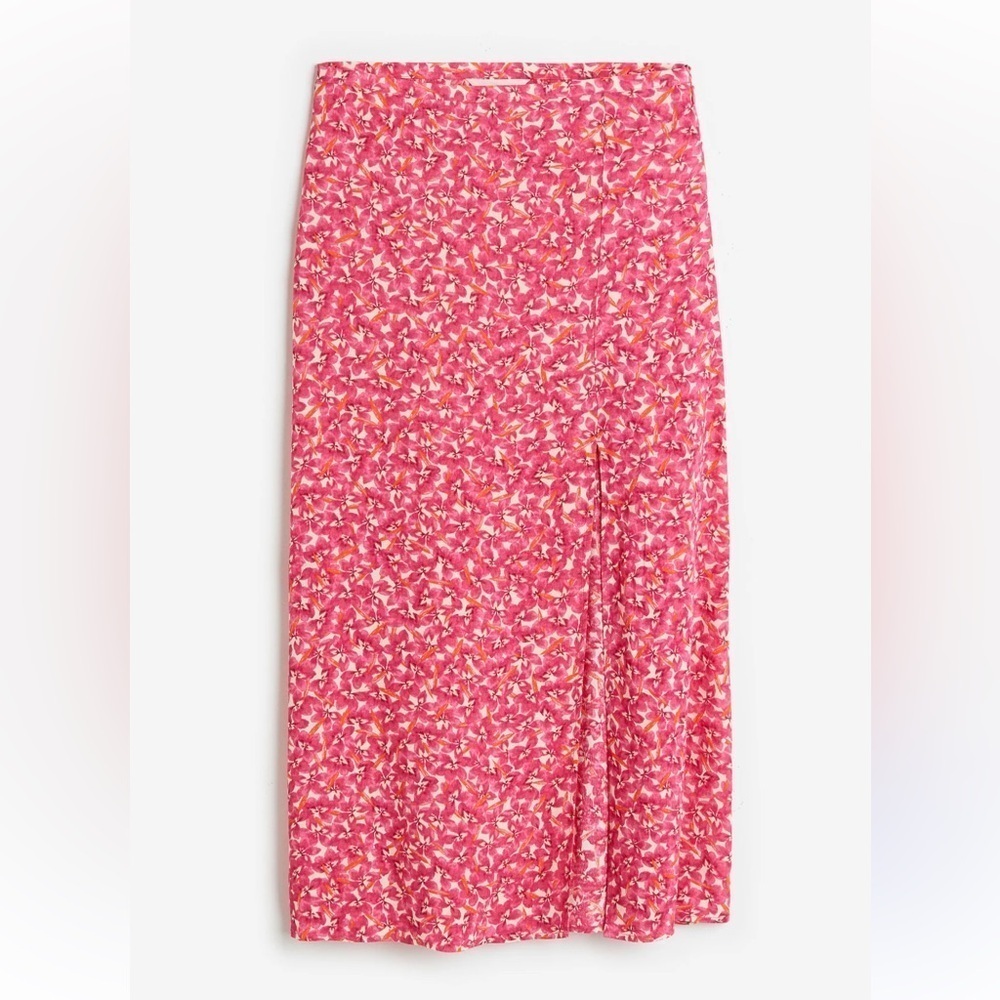 H&M floral print viscose skirt . Size 6
